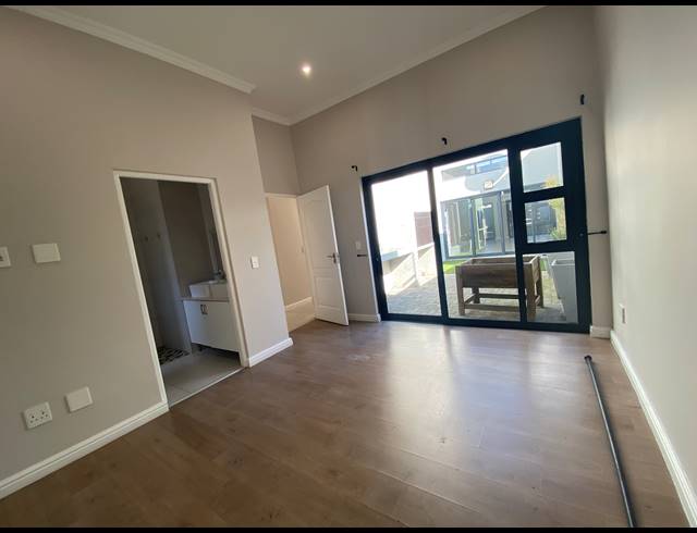 3 BEDROOM FREESTANDING TO LET IN SANDOWN